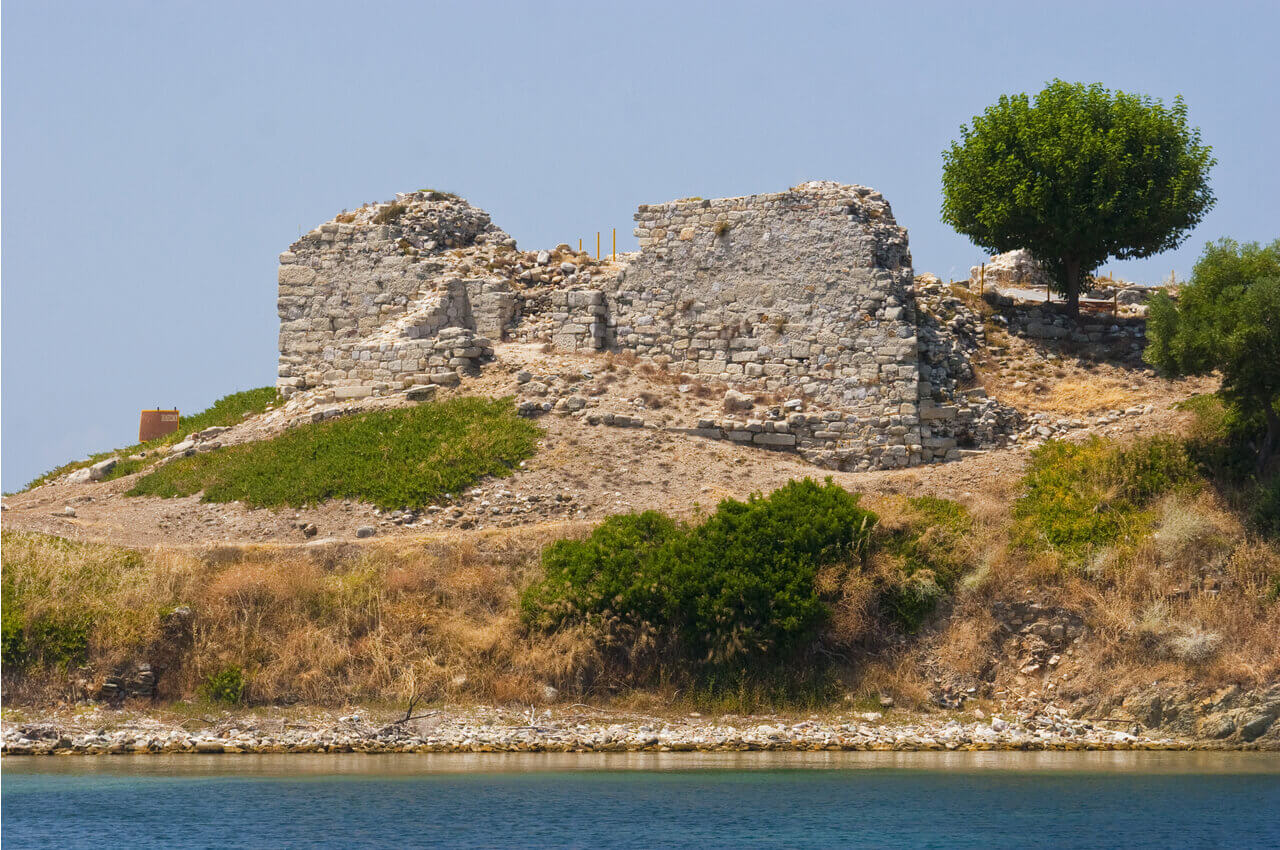 5 Archaeological Sites of Halkidiki that are worth visiting - Ancient Toroni - Lykythos Castle - Alpha Drive Rent a Car